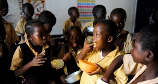 friends eating together in school